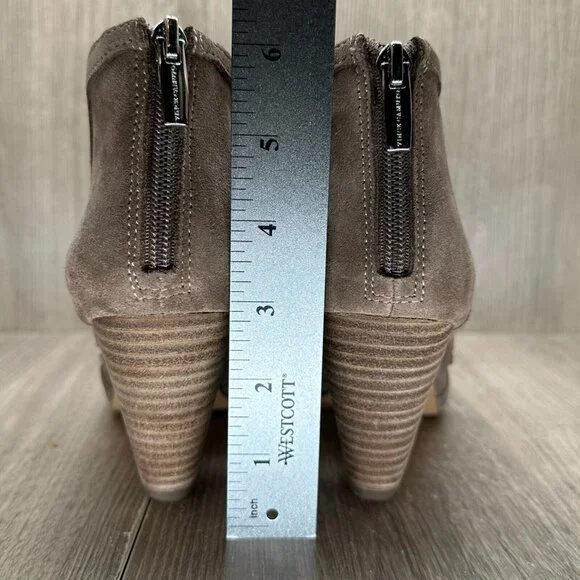 Vince Camuto Sandals Womens Size 8.5M Cone Heel Peep Toe Zip Pump Leather Taupe - Picture 11 of 13